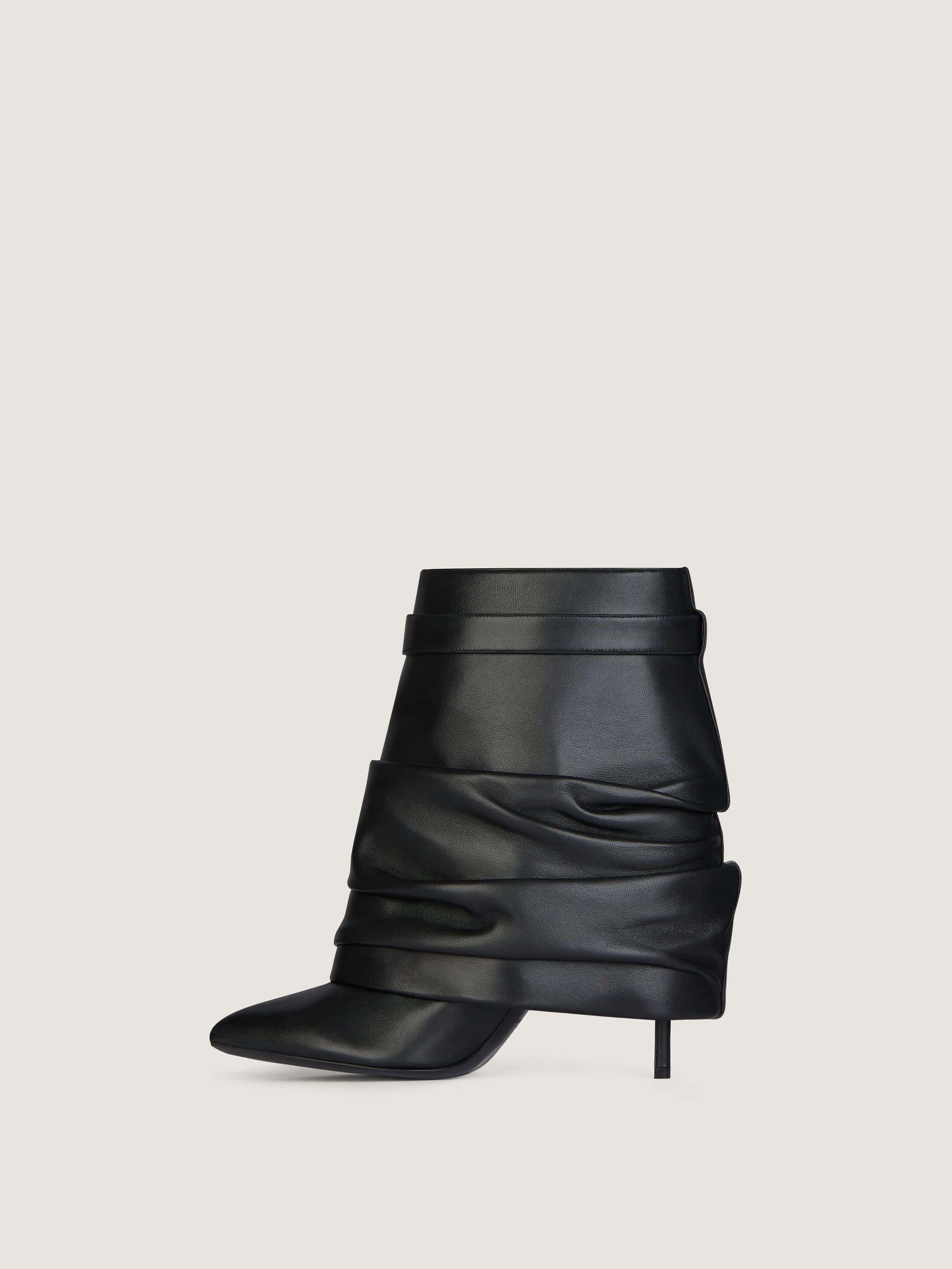 BLACK SHORT BOOTS
