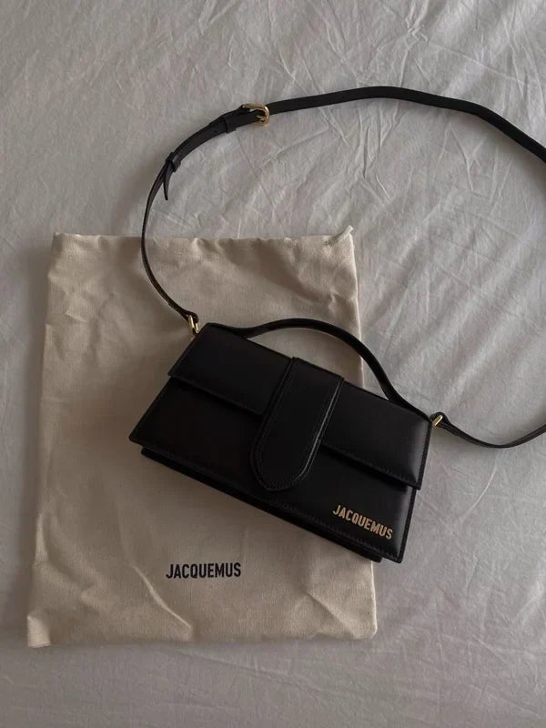 Jacques' tas is zwart