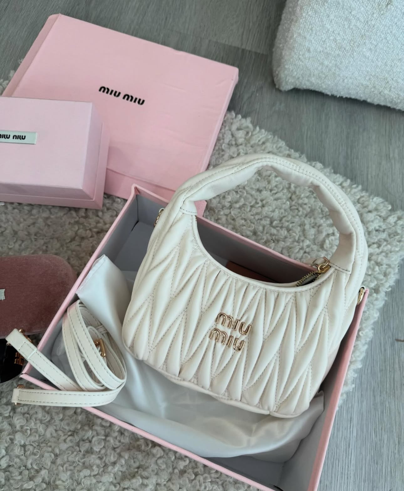 MIUE TAS WIT