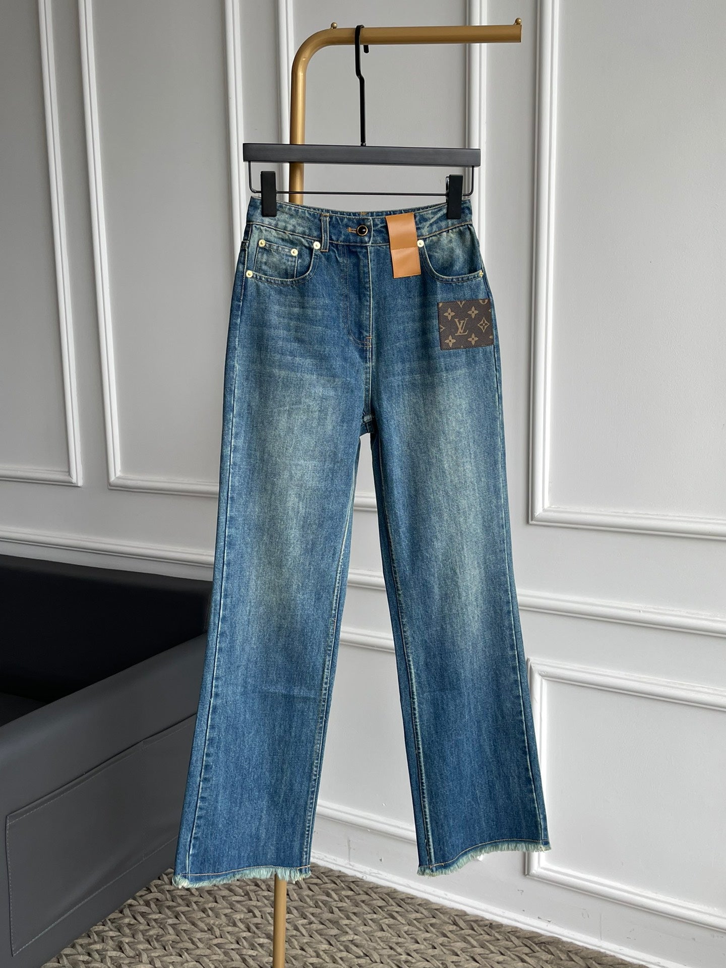 JEANS MET LOGOBAND