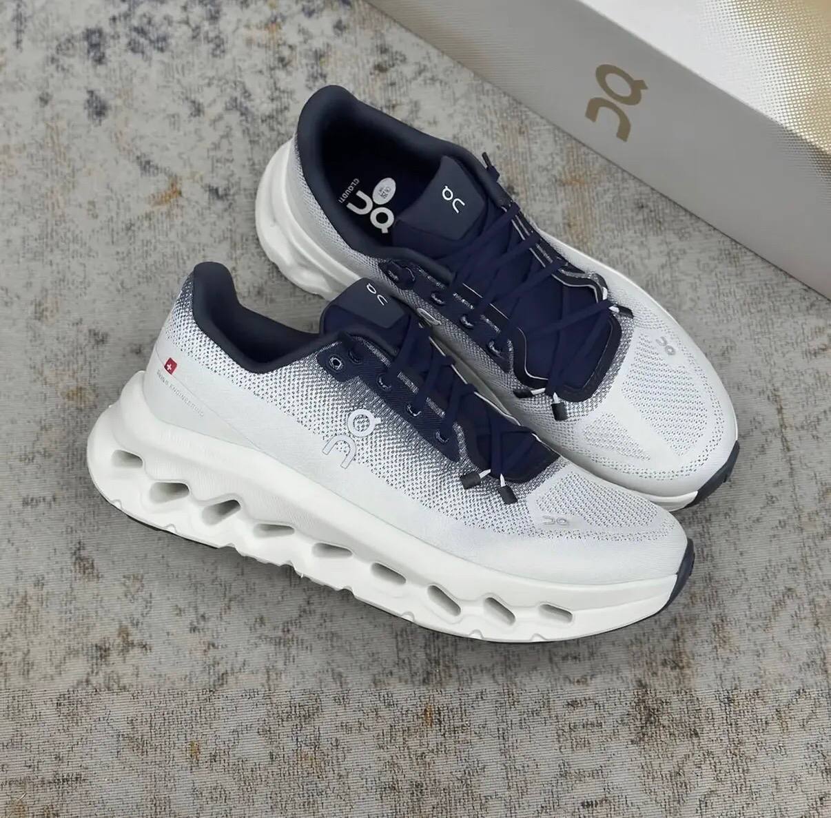 On Cloud Sneaker White/Blue