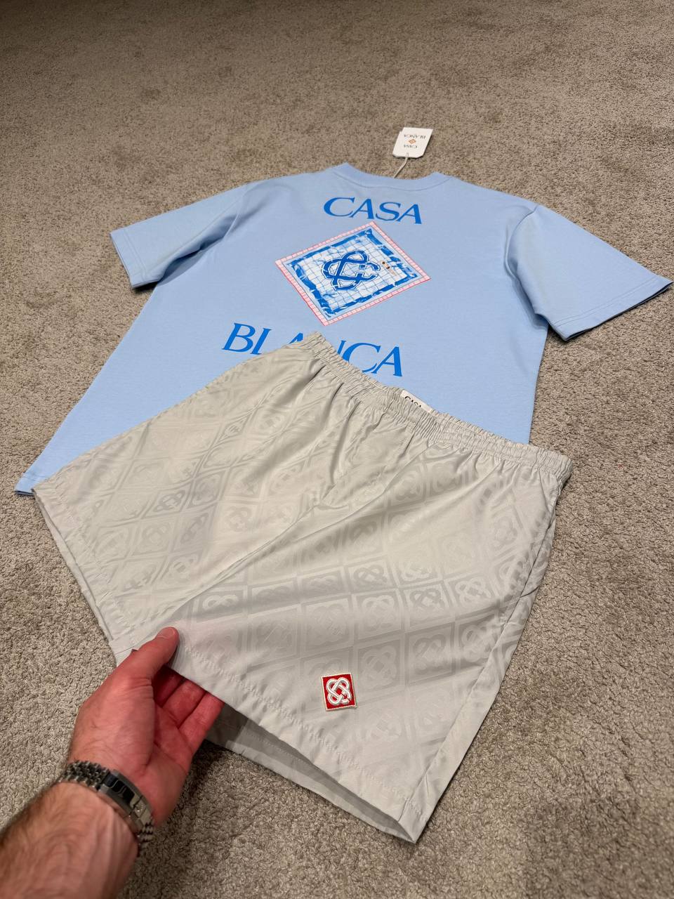 Casablanca Summer Set – Hemelsblauw T-shirt & Beige Monogram Shorts