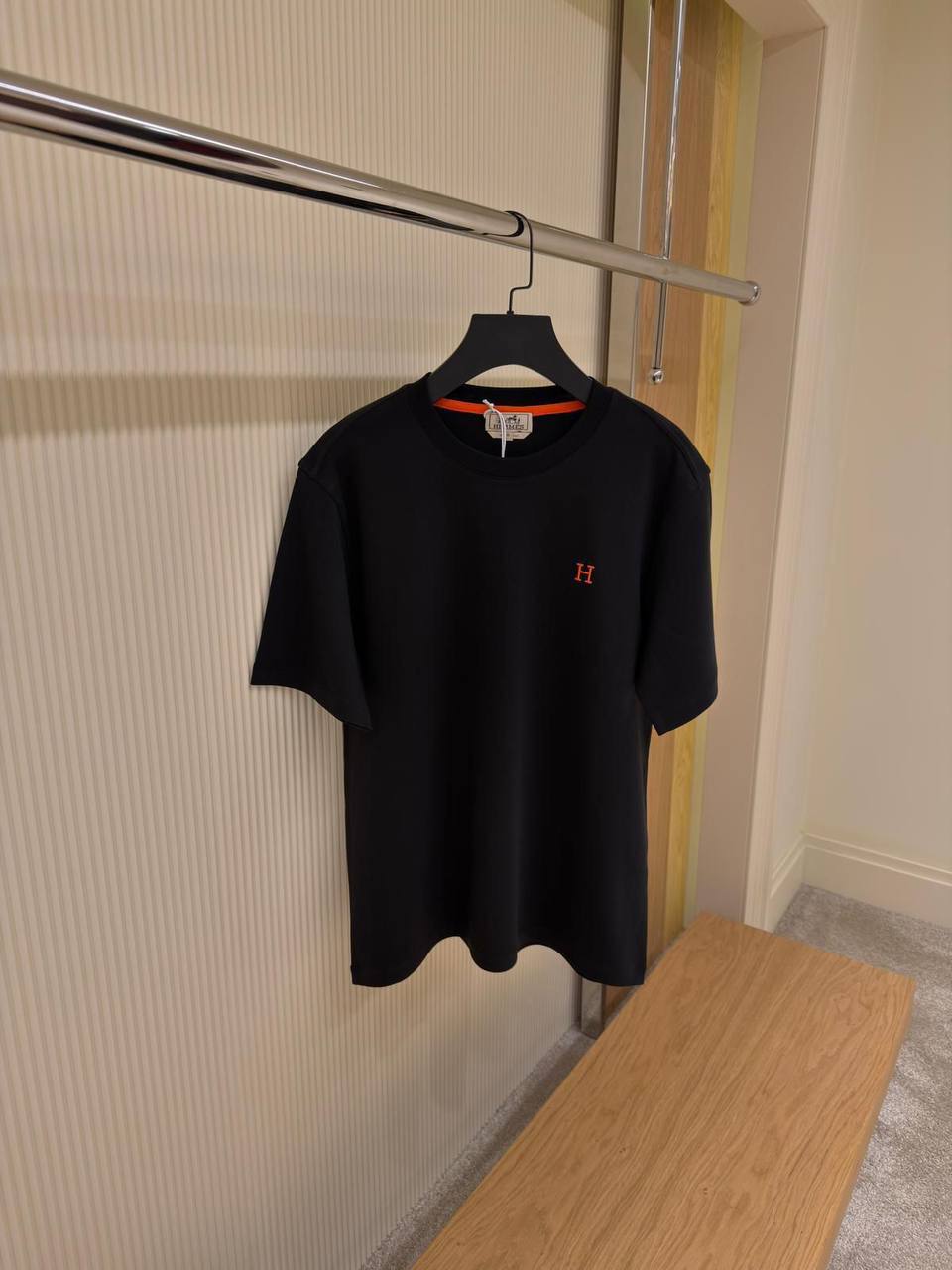 Hermès – Orange H Logo T-Shirt – Essentielle Kollektion
