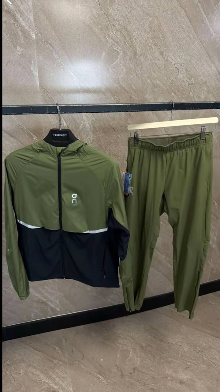 On Running Ensemble Khaki/Zwart