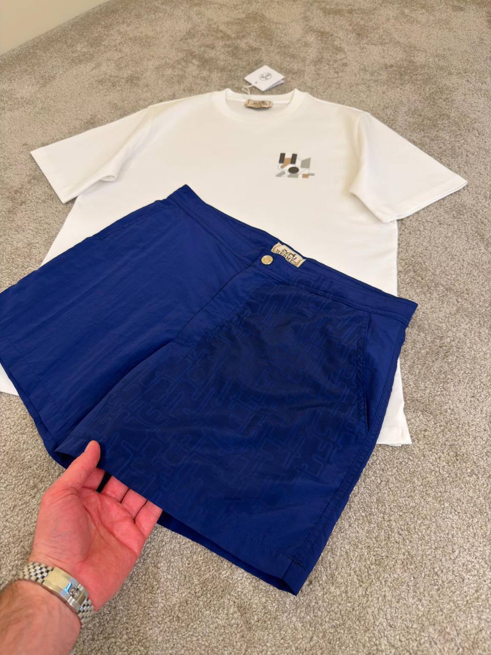 Hermès – H Grafik T-Shirt & Monogram Shorts Set – Weiß / Königsblau