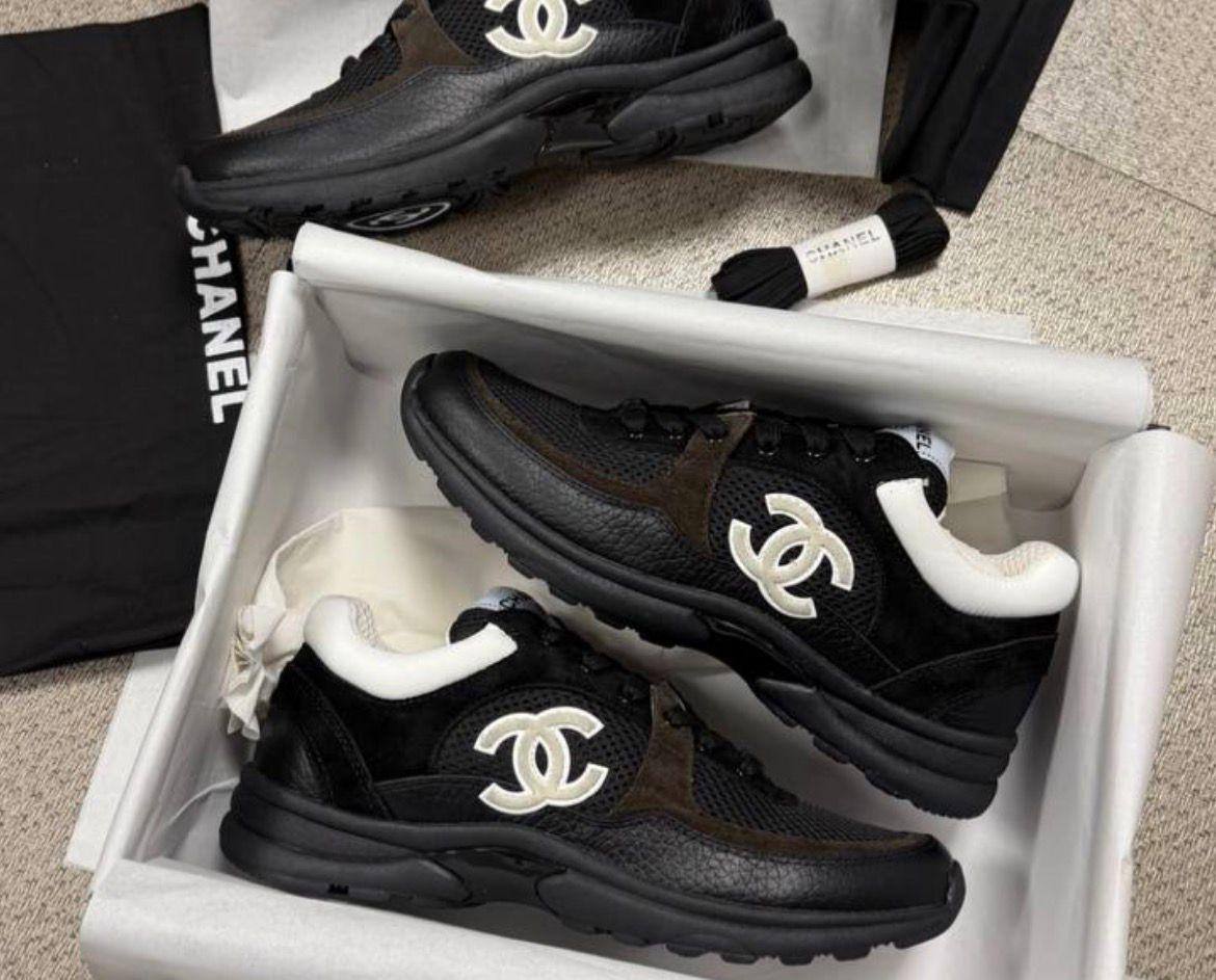 Chanel CC Runner Noir Logo Blanc