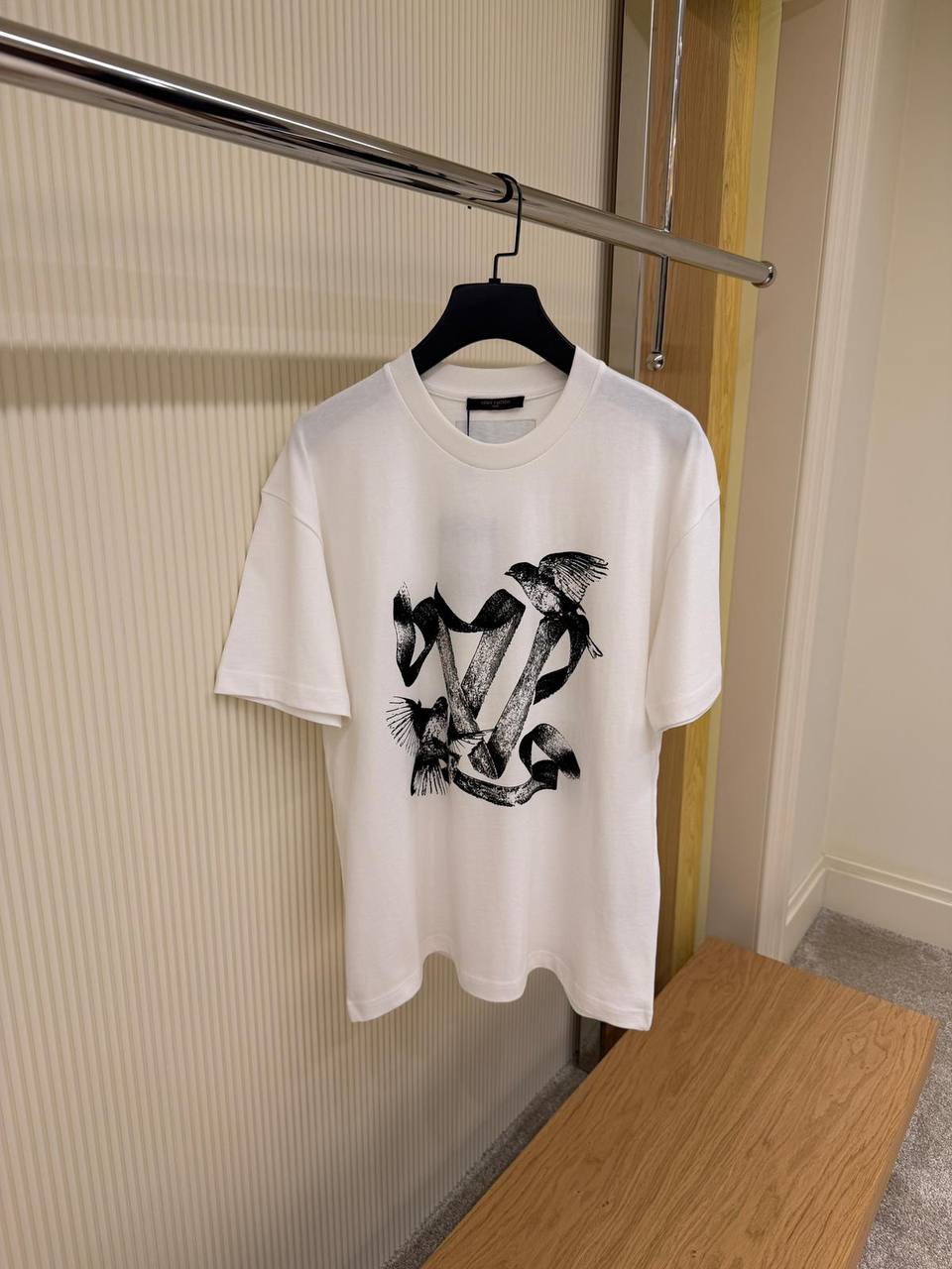 Louis Vuitton – LV Bird Monogram Grafik T-Shirt