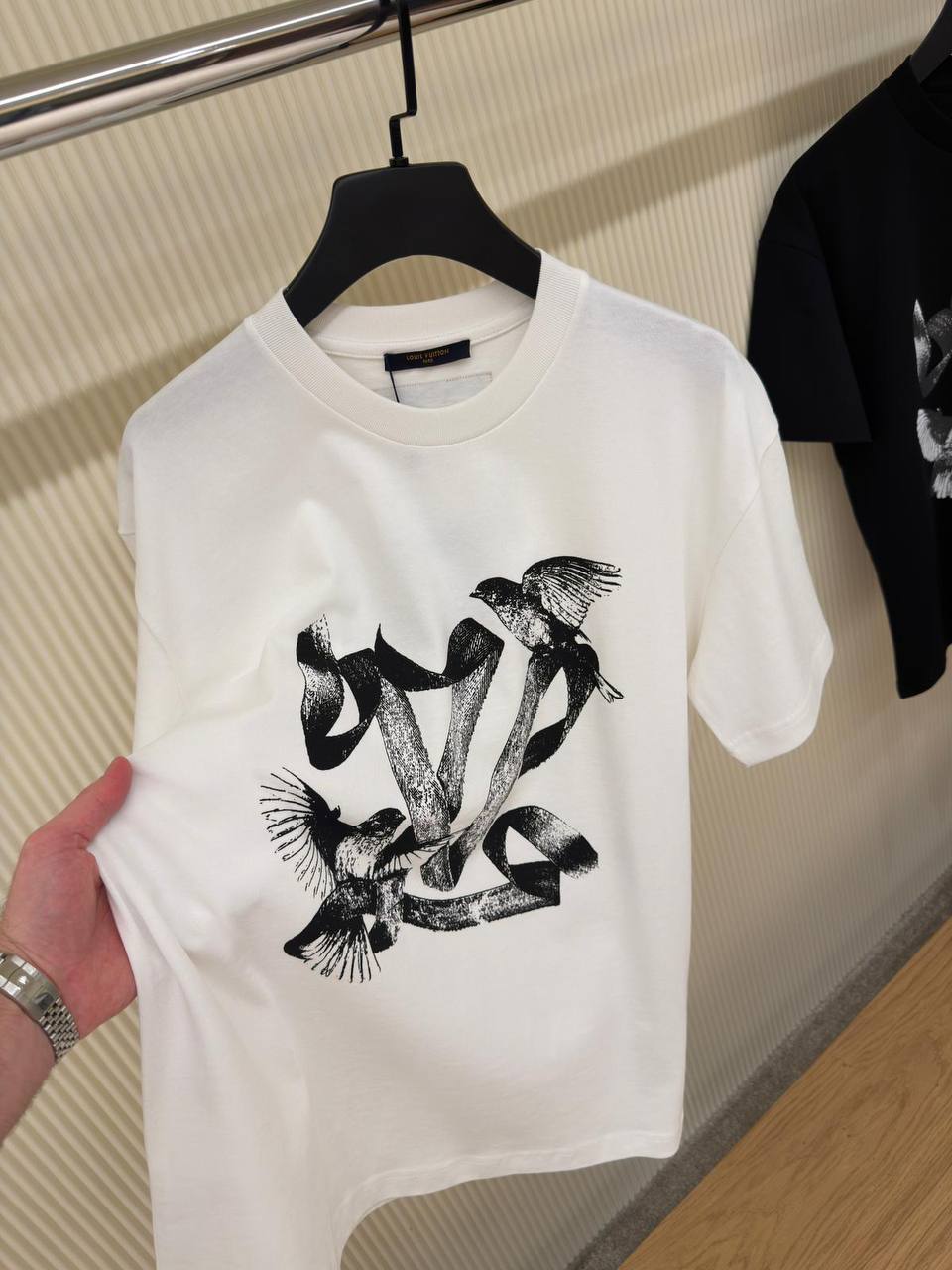 Louis Vuitton – LV Bird Monogram Grafik T-Shirt