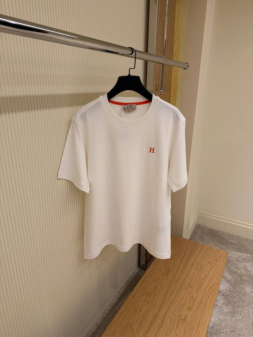 Hermès – Orange H Logo T-Shirt – Essentielle Kollektion