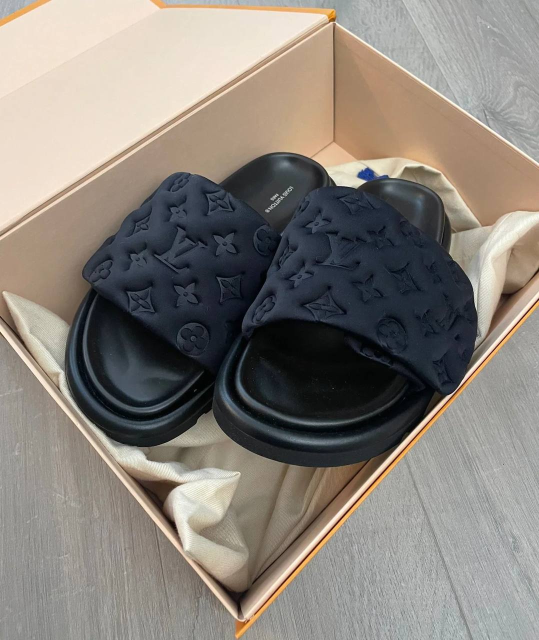 Louis Vuitton Pillows Black/Monogram